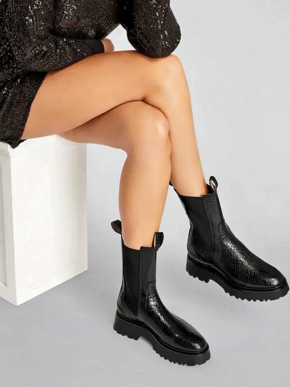 ALLSAINTS Amber Croc Embossed Leather Chelsea Boot in Black S11/41